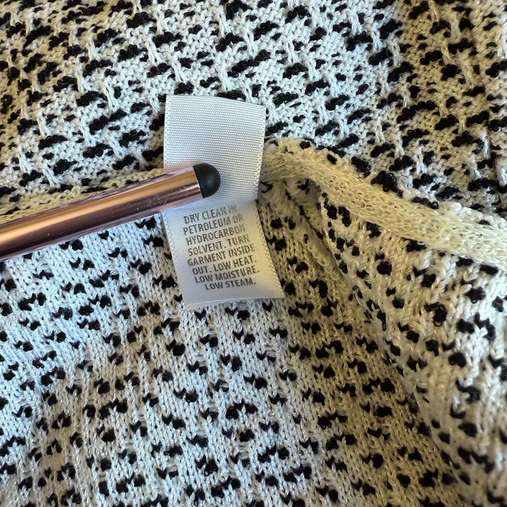 St. John Pencil Skirt - Picture 10 of 11